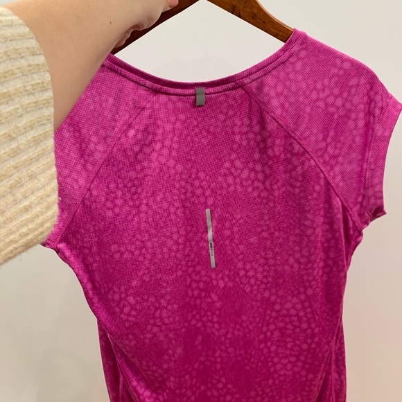 nike | magenta patterned dri fit top - Picture 5 of 5